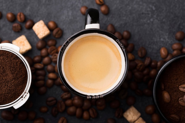 Tazza di vista dall'alto con caffè