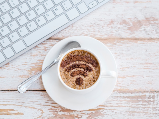 Tazza vista dall'alto con simbolo wifi