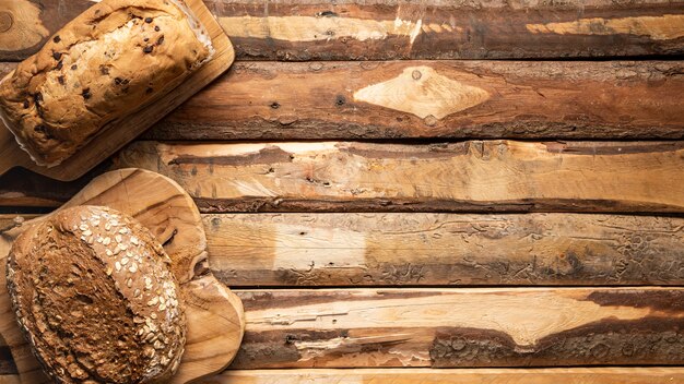 Telaio di cibo piatto laico con pane cotto