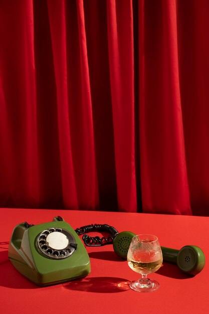 Telefono d'epoca in un negozio di articoli d'epoca