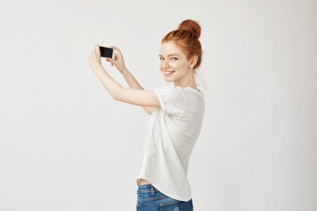 Telefono della holding della donna di Redhead