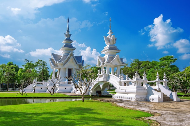 Tempio di Wat Rong Khun (tempio bianco) a Chiang Rai, Thailandia.