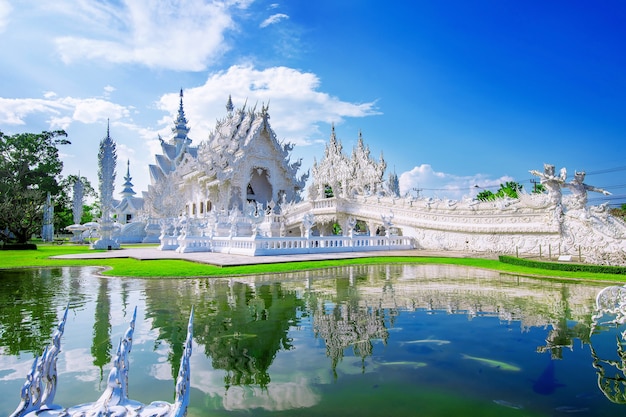 Tempio di Wat Rong Khun (tempio bianco) a Chiang Rai, Thailandia.