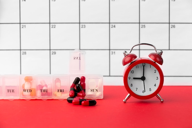 Foto gratuito tempo per la medicina con il calendario