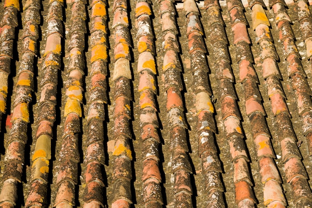 Tessitura del tetto di tegole