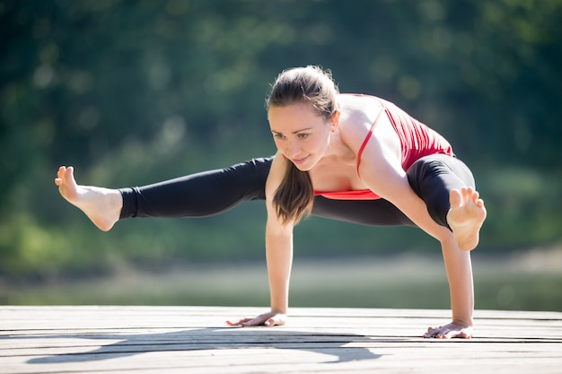 Tittibhasana posa