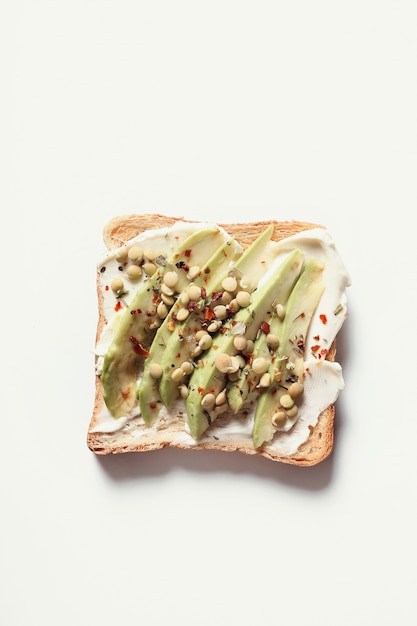 Toast con crema di formaggio e avocado