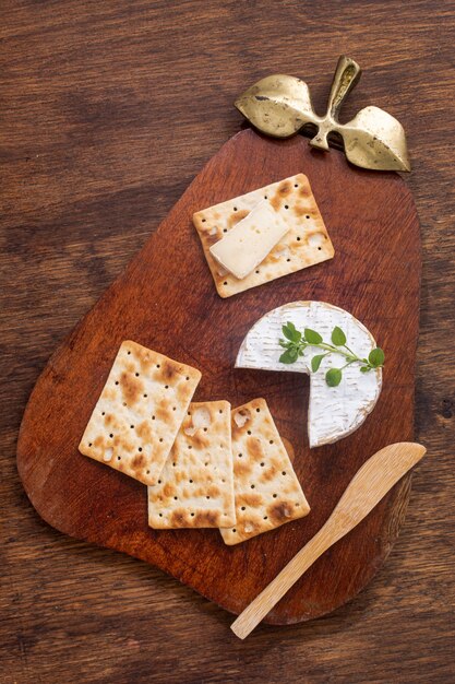 Top view brie cheese with crackers