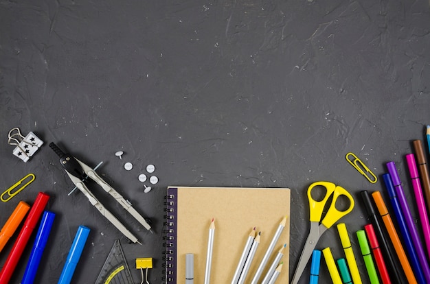 Torna a scuola forniture per la scuola della strega