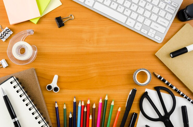 Foto gratuito torna a scuola forniture per la scuola della strega