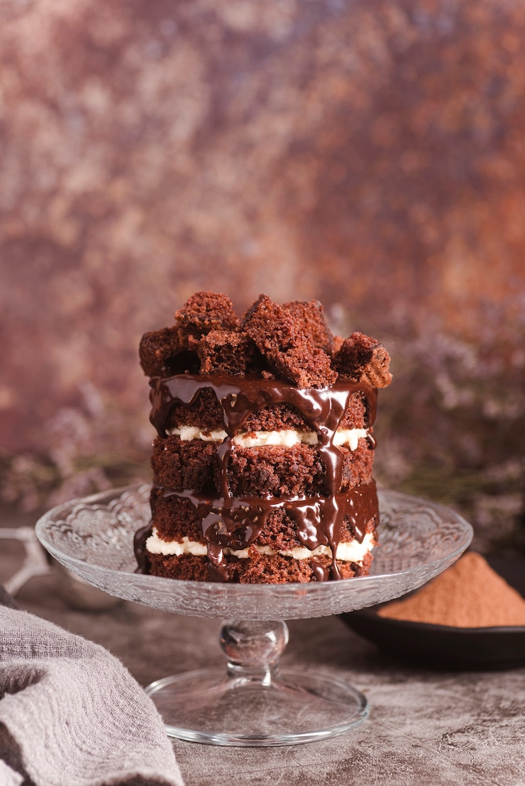 Foto gratuito torta al cioccolato con spazio di copia