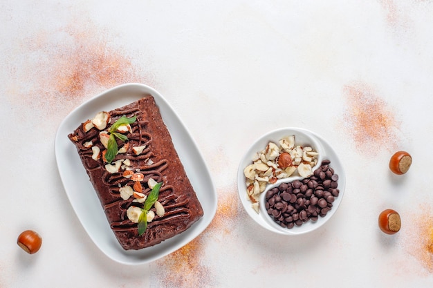 Torta al cioccolato e biscotti a mosaico