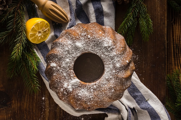 Torta al cioccolato fatta in casa al limone