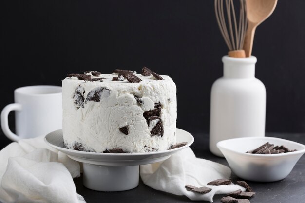 Torta decorata con oreo