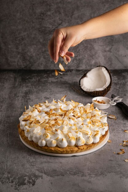 Torta deliziosa del primo piano con la noce di cocco