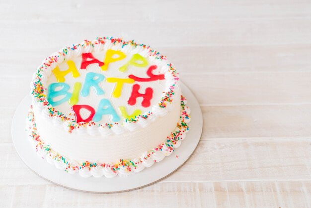 torta di compleanno felice