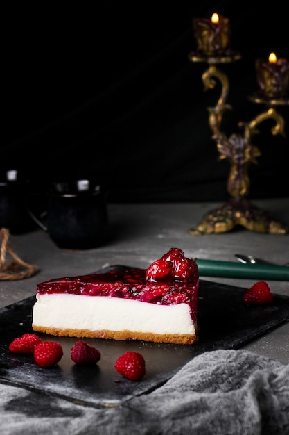 Torta di formaggio Berry sul tavolo