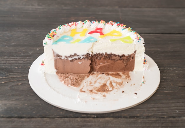 torta di gelato felice di compleanno