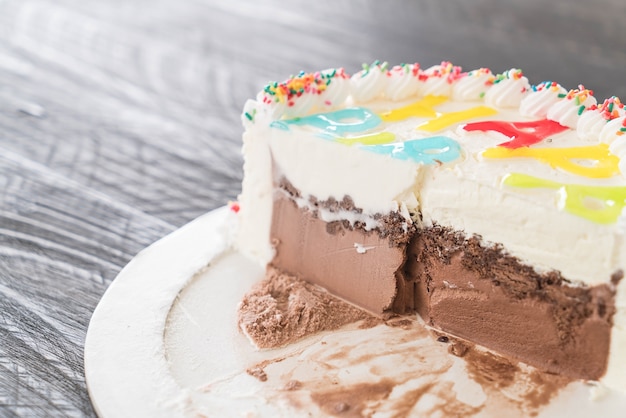 torta di gelato felice di compleanno