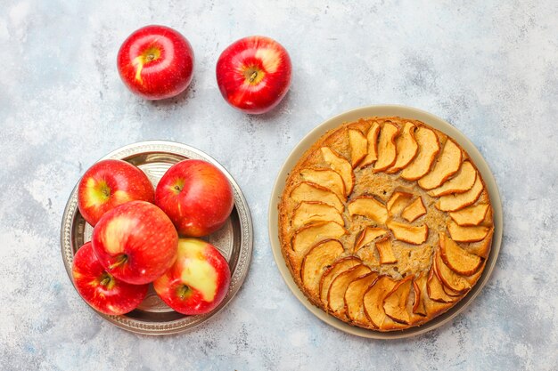 Torta di mele fatta in casa dolce con cannella