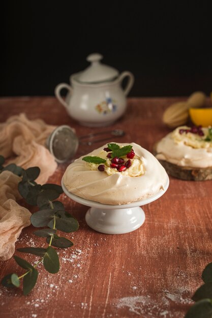 Torta fatta in casa con panna montata