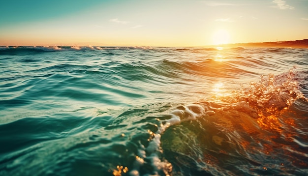 Tramonto su onde d'acqua che si infrangono sulla sabbia generate dall'intelligenza artificiale