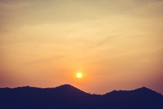 Tramonto sulla montagna