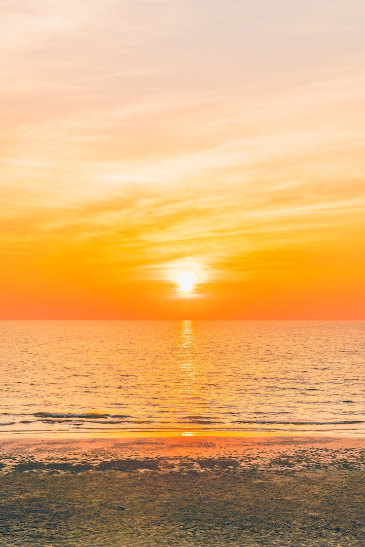 Foto gratuito tramonto sulla spiaggia