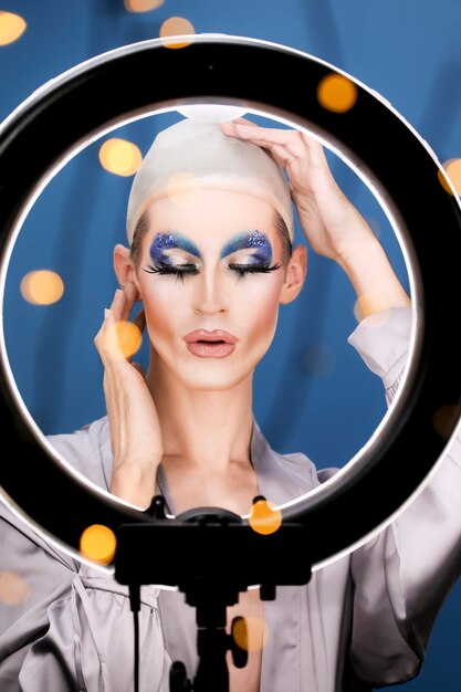 Trascina la persona che si trucca