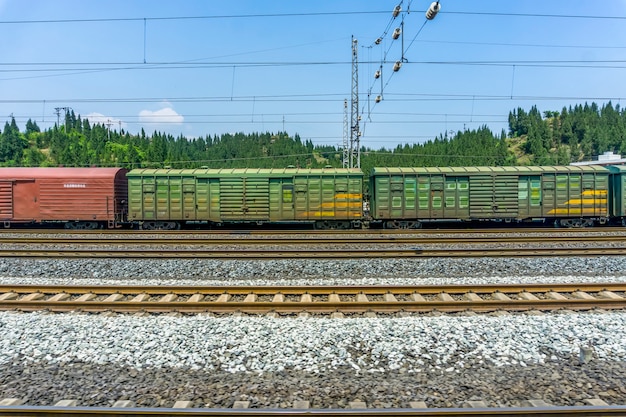 Trasporto ferroviario acciaio arrugginito paese caldo