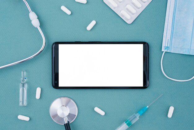 Trattamento medico con pillole e telefono cellulare