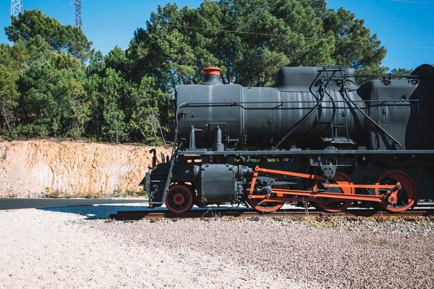 Treno d&#39;epoca in una giornata di sole