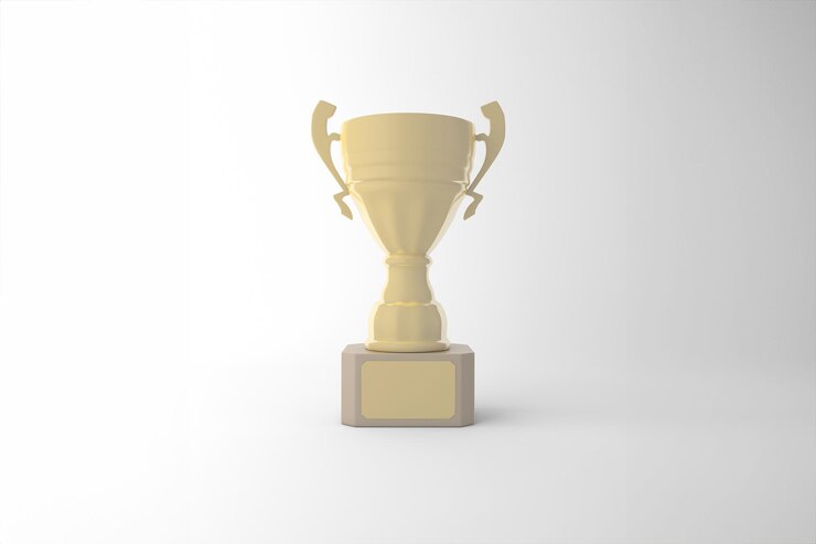 Foto gratuito trofeo d'oro su sfondo bianco