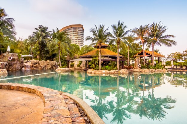 tropicale relax sulla spiaggia di acqua di viaggio