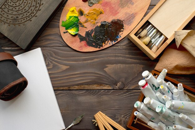 Tubi di vernice a olio per la pittura