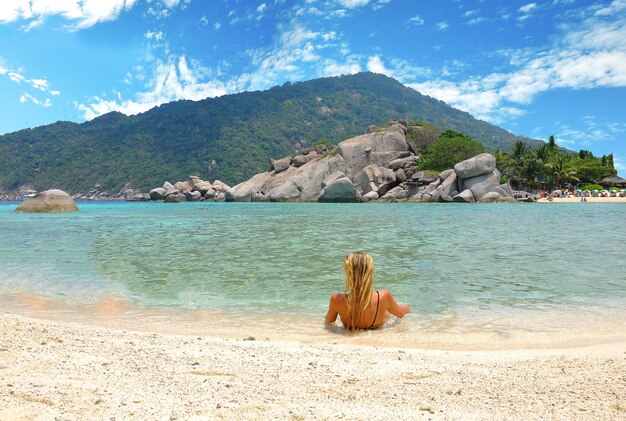 Turista dell&#39;Europa Lady rivolta a Amazing View point in Nangyuan Island.