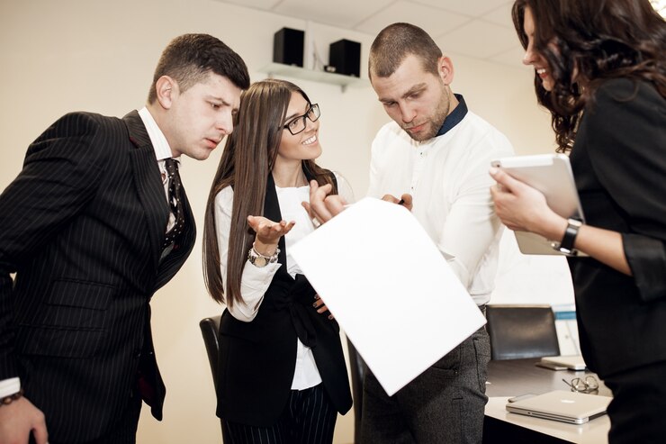 Foto gratuito ufficio di formazione di discussione del gruppo di affari