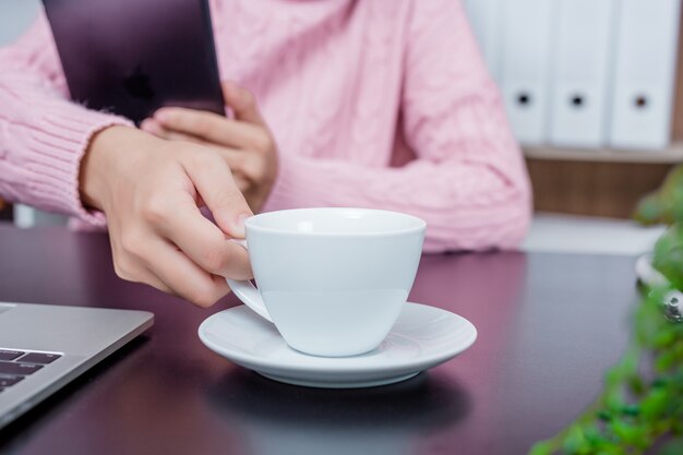 Ufficio di lavoro della giovane donna.