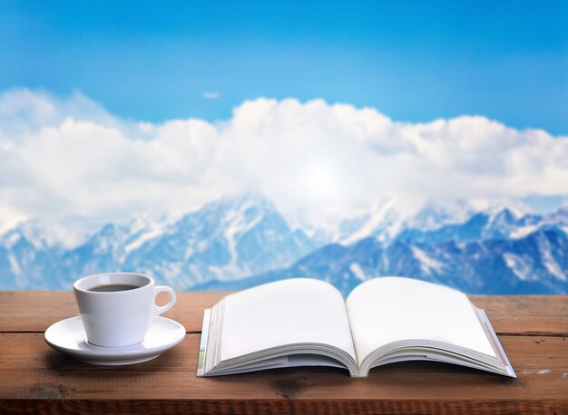 Un buon libro per godere della tazza di caffè