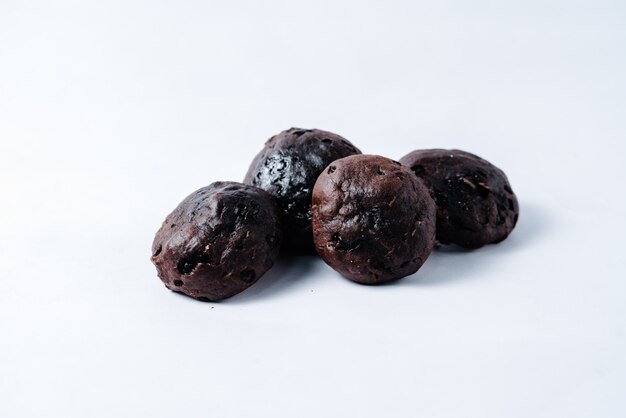 Un mucchio di muffin al cioccolato