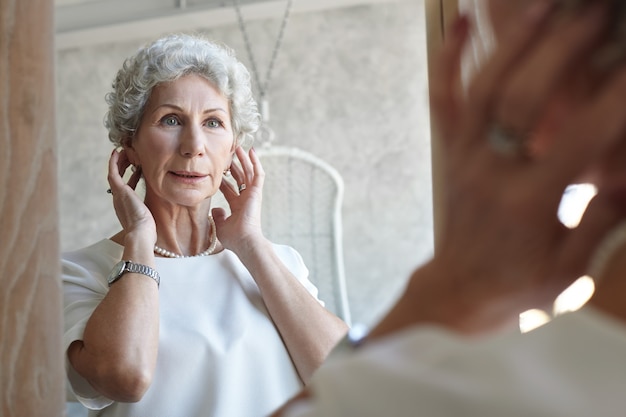 Un ritratto di senior imprenditrice