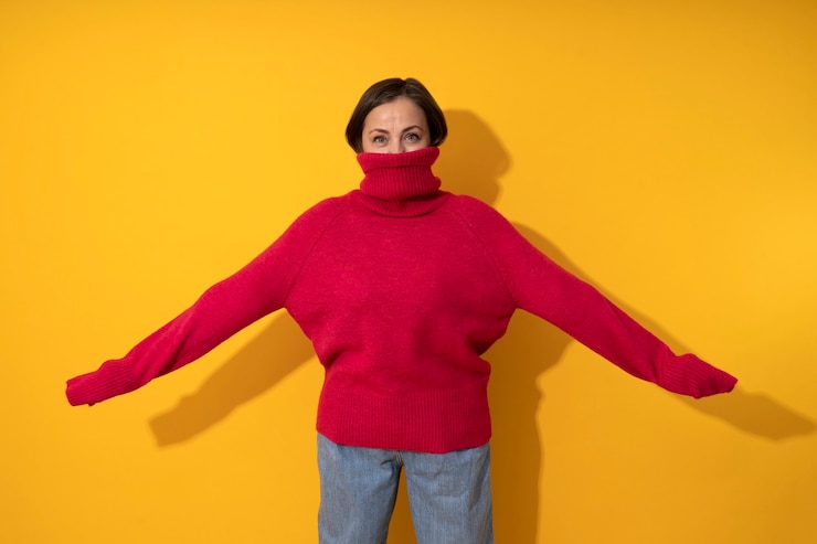 Foto gratuito una bella donna di mezza età che si diverte.