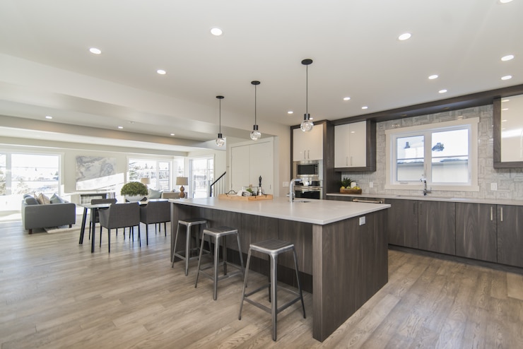Foto gratuito una bella foto di una cucina e di una sala da pranzo in una casa moderna