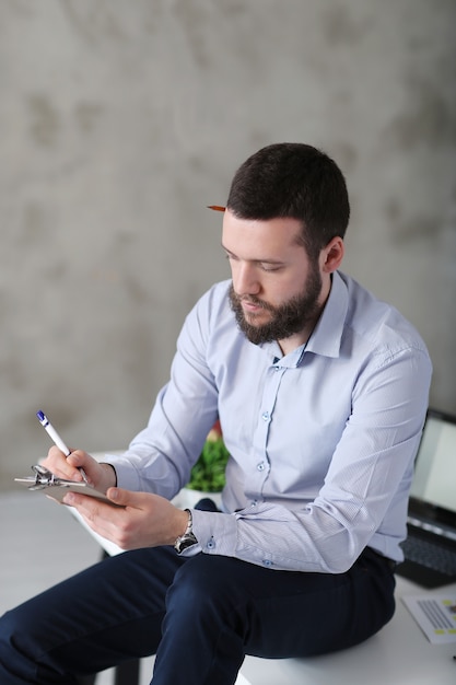 Uomo al lavoro