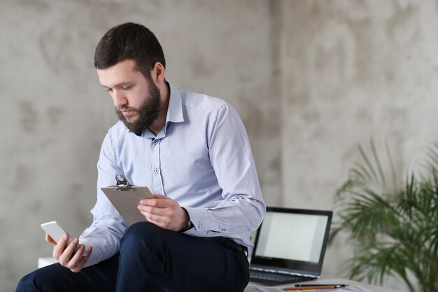 Uomo al lavoro