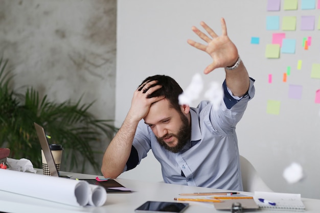 Uomo al lavoro