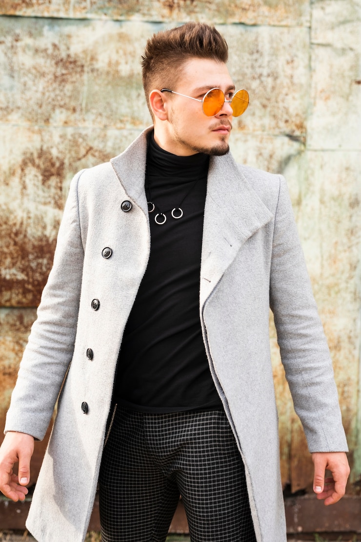 Foto gratuito uomo bello con gli occhiali alla moda