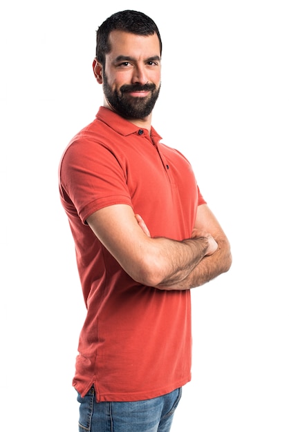 Uomo che indossa camicia di polo rossa