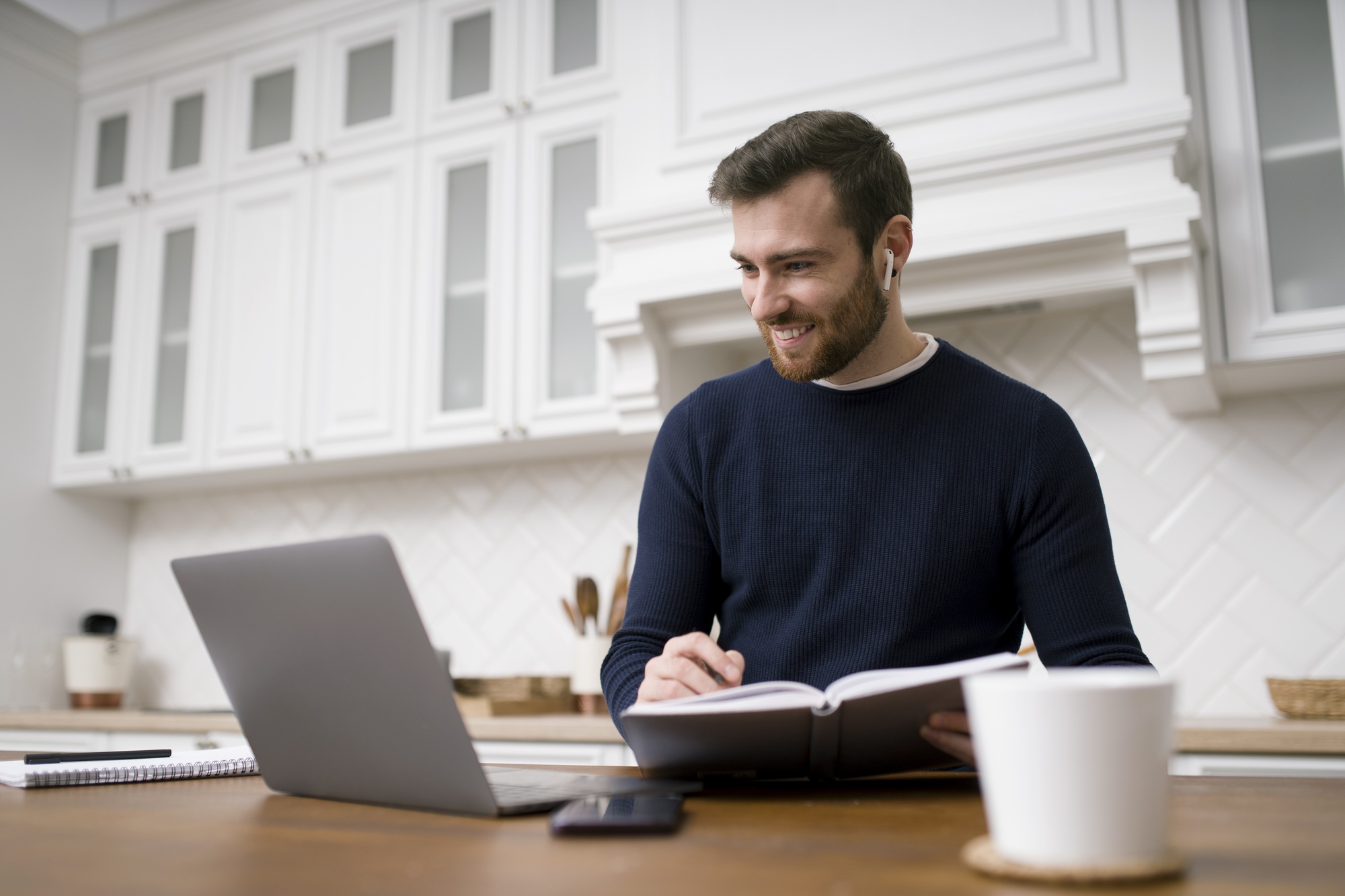 Uomo che segue corsi di formazione