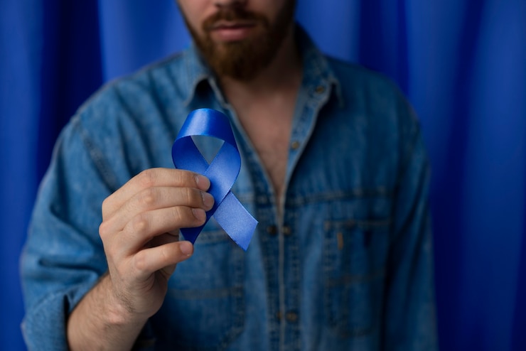 Foto gratuito uomo con il nastro del cancro alla prostata